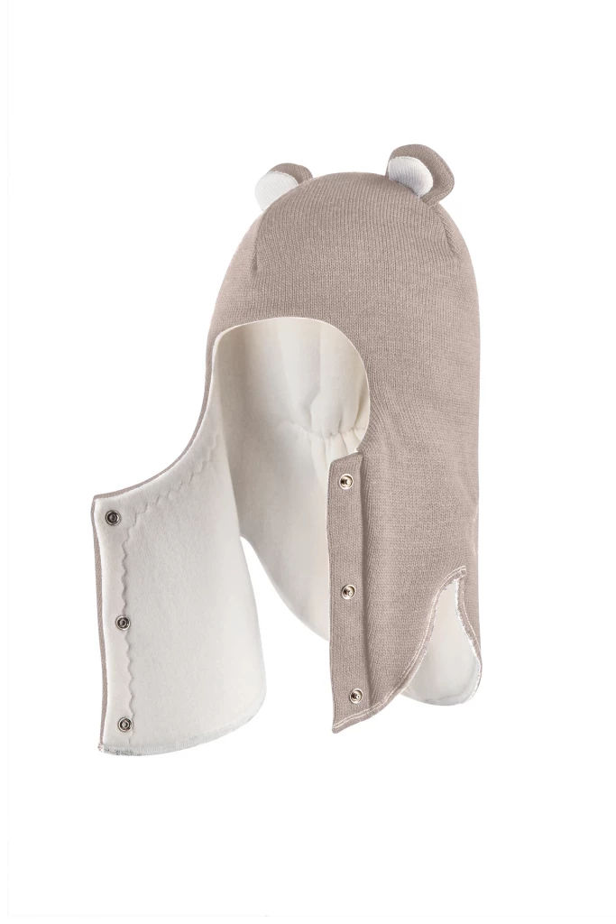 Зимняя шапочка-шлем Corona.hm "Мисс Мишутка" на кнопочках латте